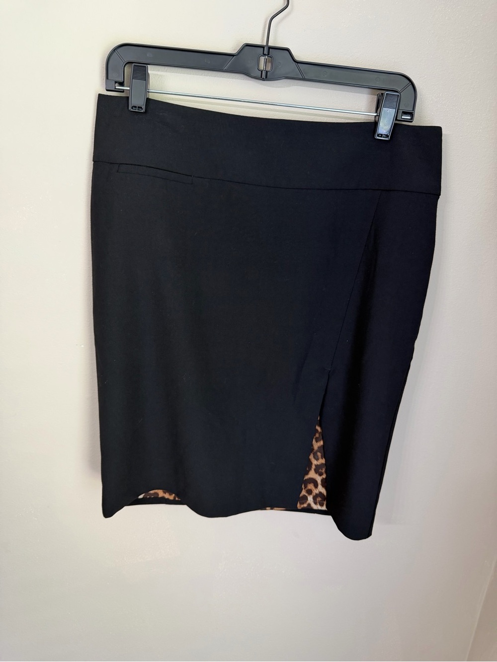 ExpressDesignStudio-Black Pencil Skirt with Leopard inside - sz 8 (circa 2009)